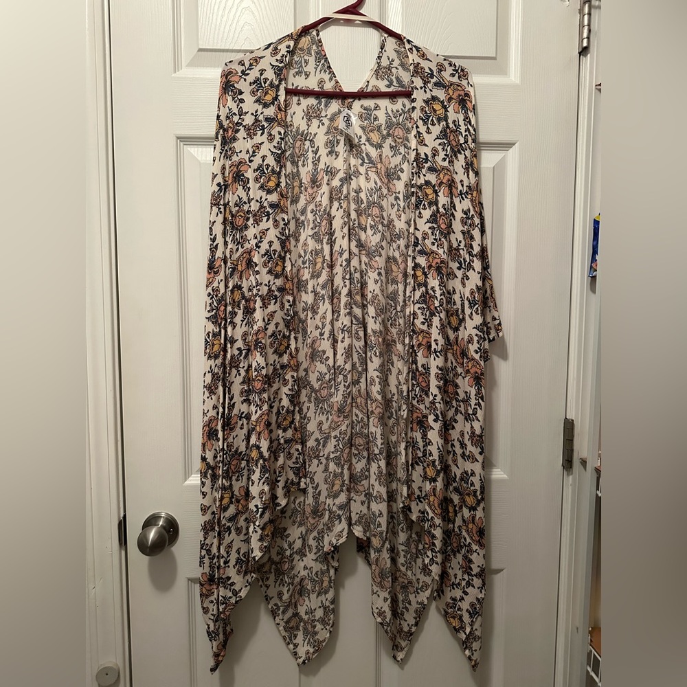 NWOT Agnes & Dora Kimono. Size M/L